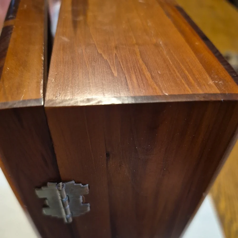 VINTAGE LANE MINI KEEPSAKE CEDAR CHEST Davis furniture butler pa